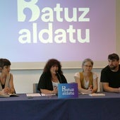 Leire Alberdi (Euskal Kontsumitzaile Elkartea), Idurre Eskisabel (Euskalgintzaren Kontseilua), Aitziber Blanco (dinamizatzailea) eta Igor Arenaza (Athletic Club), goizeko agerraldian.