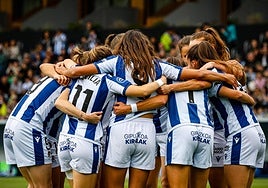 Las txuri-urdin celebran uno de los últimos goles de la temporada.