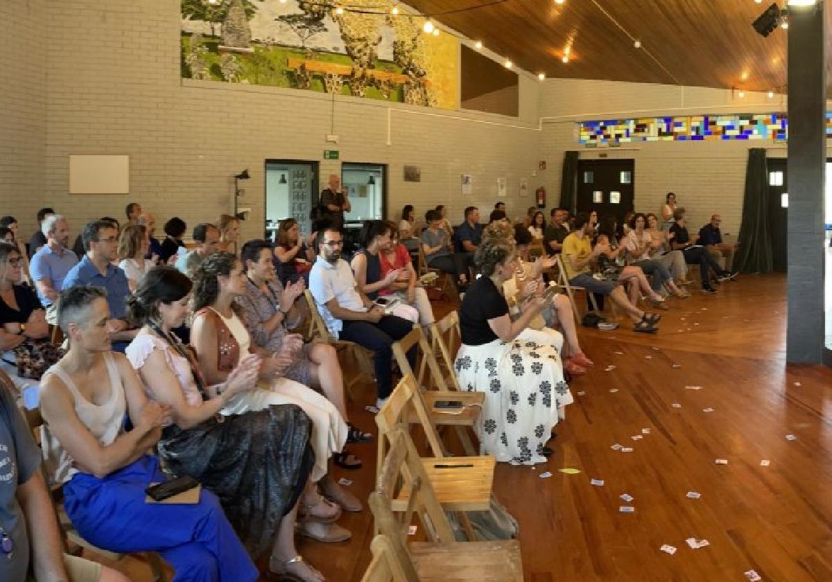 Iraurgi Berritzenek Hezkuntza Gunea osatzen duten eragile desberdinei aitortza egin die 15. urteurrenean.