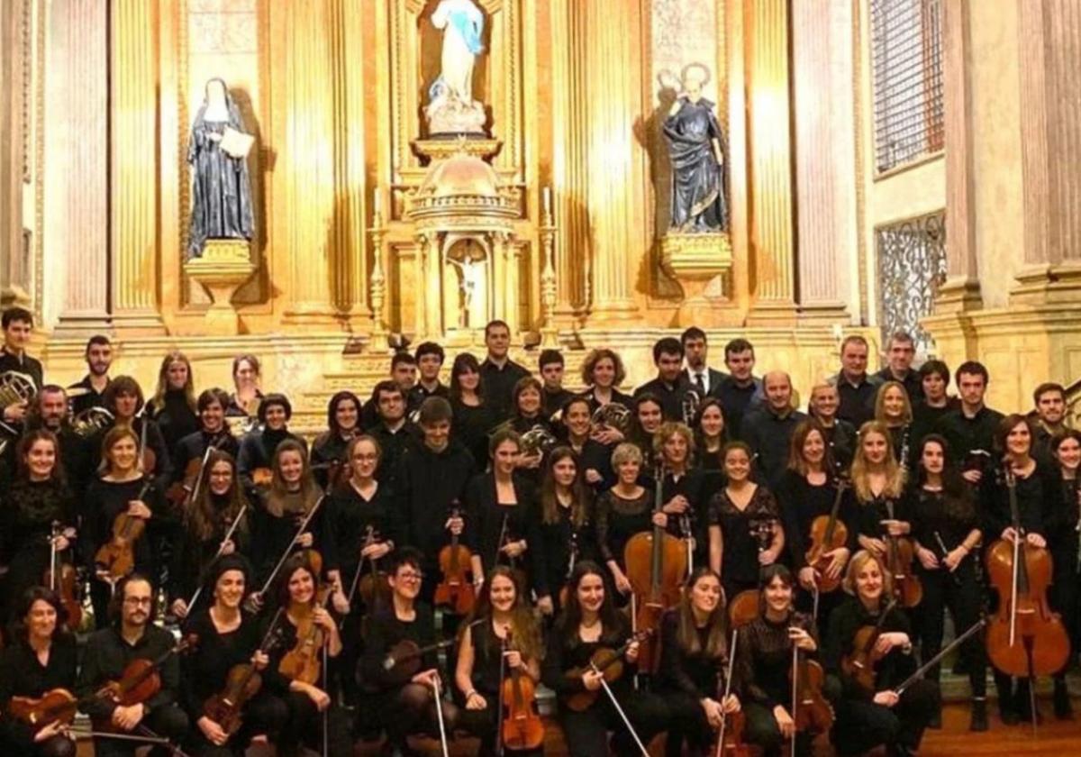 Una de las formaciones de Bergarako Orkestra Sinfonikoa tras una actuación en la iglesia de la Compañía de María.