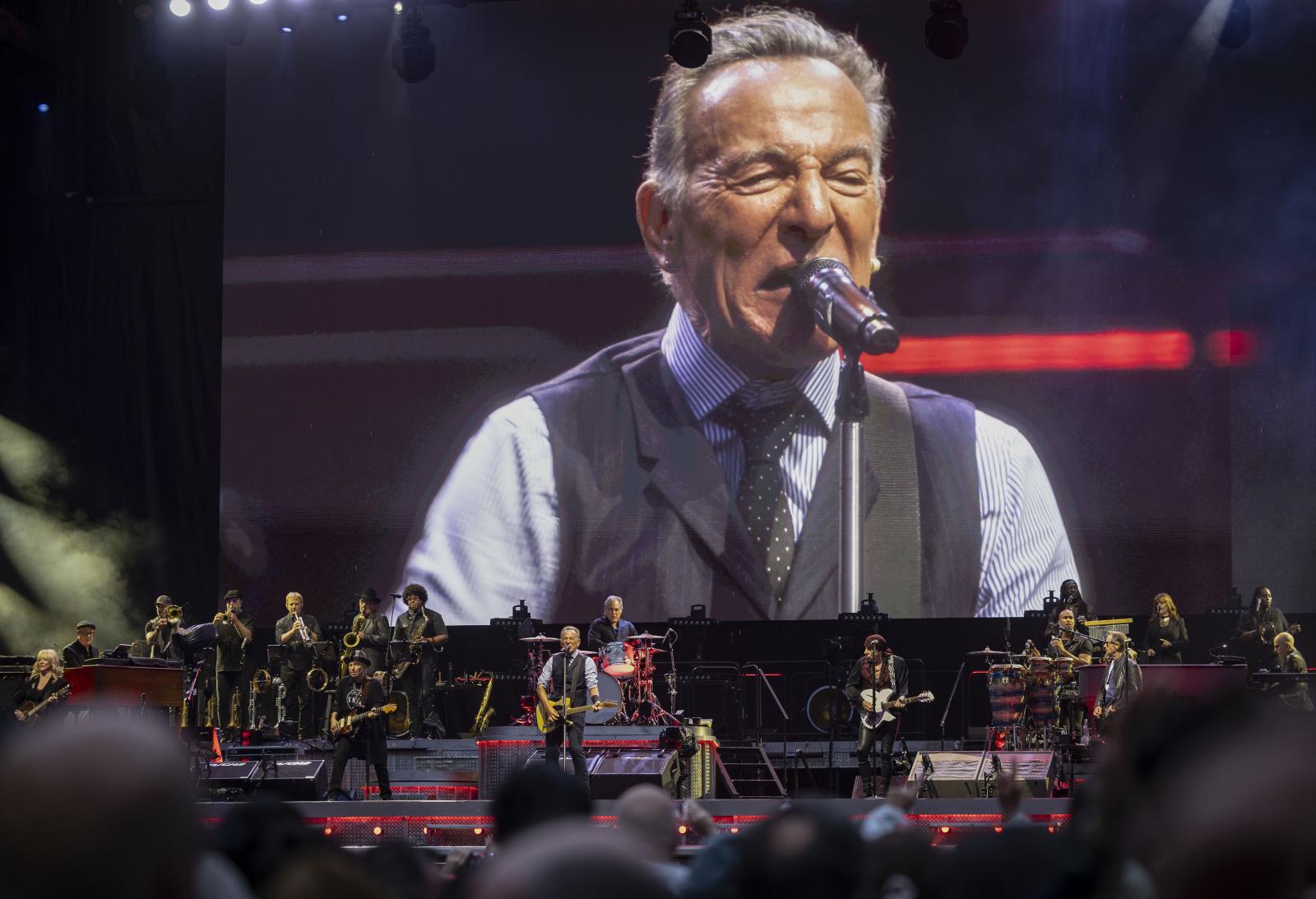 Anoeta se rinde al show de Bruce Springsteen