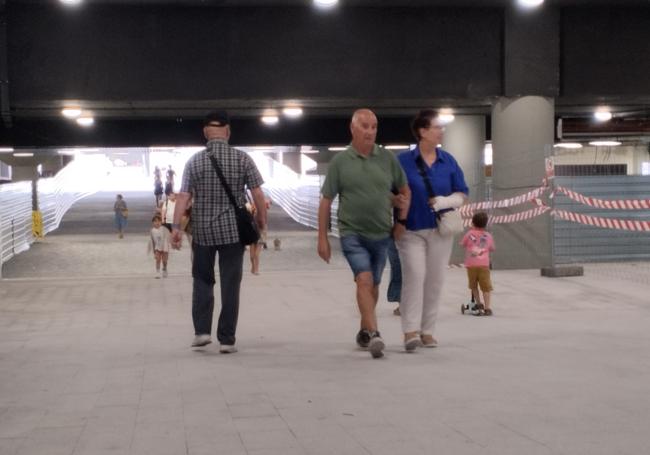 En su versión definitiva, el pasadizo tendrá una anchura de 12 metros en el lado junto al río Urumea y de 30 en el de Tabakalera.