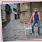 Herriko txokorik preziatuena elizaren azpikaldean dagoen Oteizaren Pietatea du Iñaki Arrillagak.