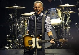 Bruce Springsteen vuelve a cautivar a los 40.000 espectadores que vibraron en Anoeta anoche.