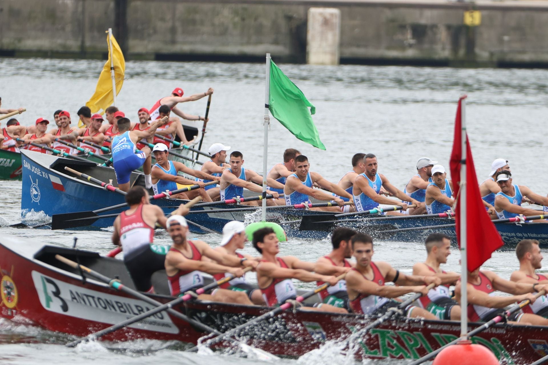 San Pedro vibró con su trainera y vio ganar a la Sotera