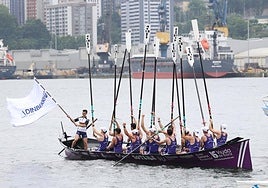 La Sotera celebra la bandera lograda este domingo en Pasaia.