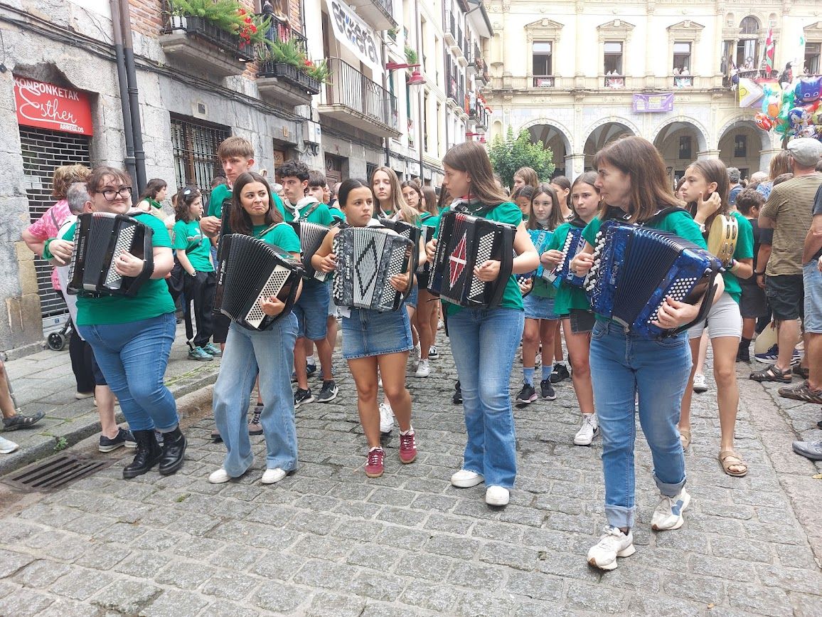 Multitudinario txupinazo para comenzar los sanjuanes