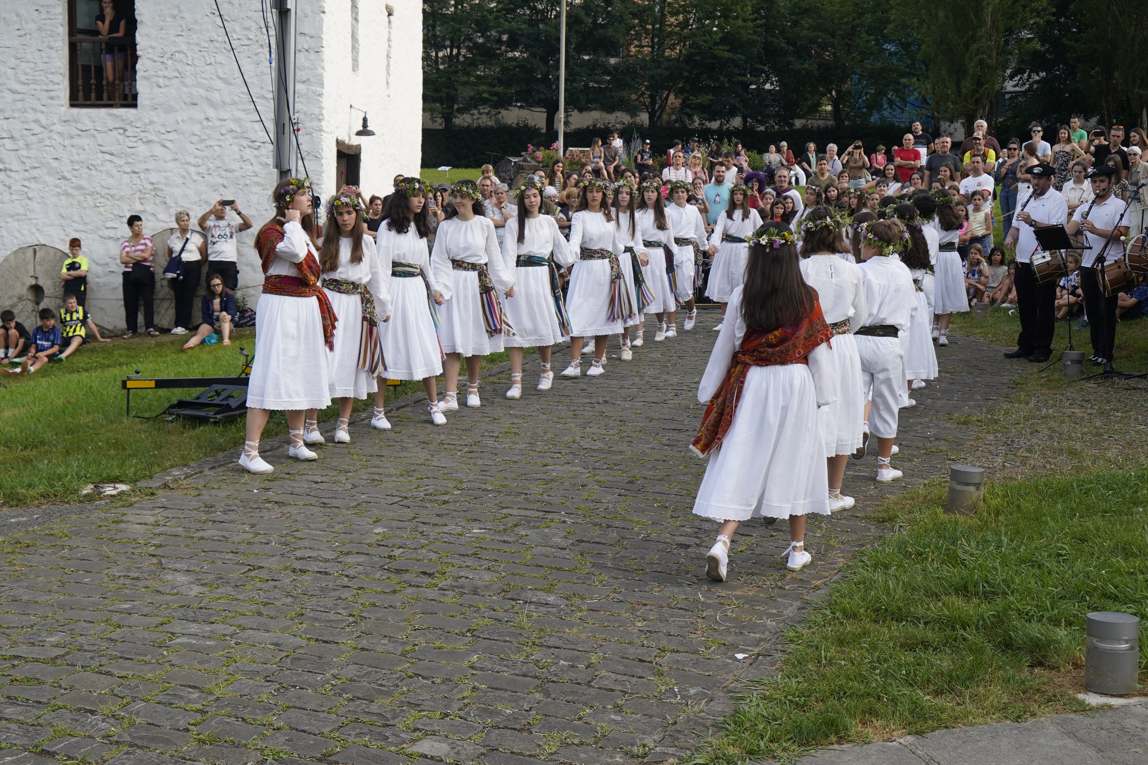 Kantuak, dantzak eta jendetza Igartzan