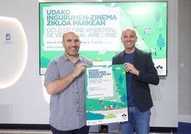 Eneko Calvo e Iñigo García con el programa de cine de verano.
