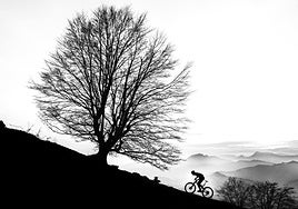 'Hero jump', primer puesto en color con el impactante vuelo de una atleta, y la serenidad que trasmite 'Aldapa Gora'.