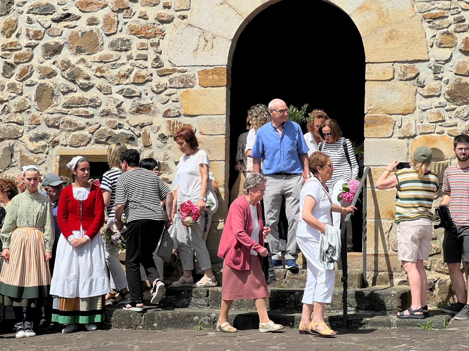 Numerosos urretxuarras disfrutan de la fiesta en Santa Bárbara