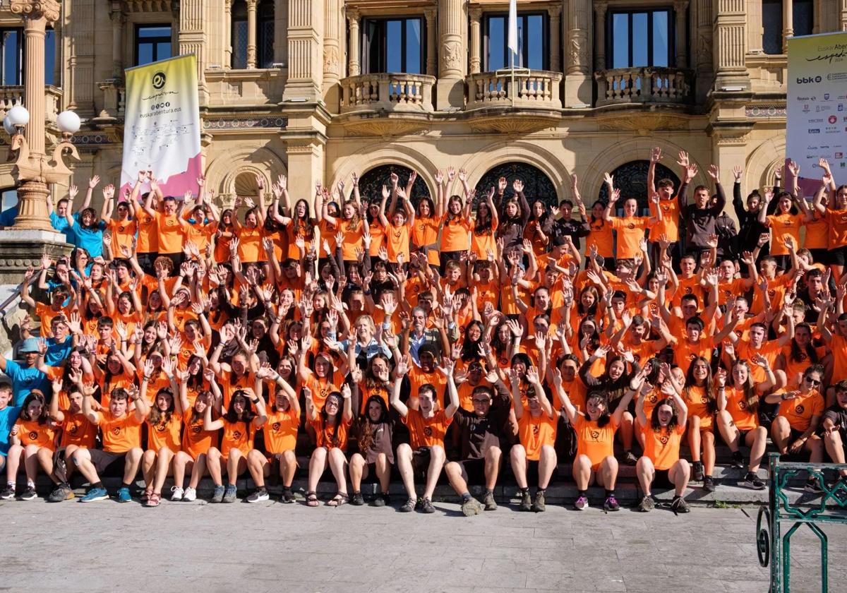 Donostiako Udalak eta Gipuzkoako Foru Aldundiak 2024an egindako harrera eta gosari aurreko irudia.