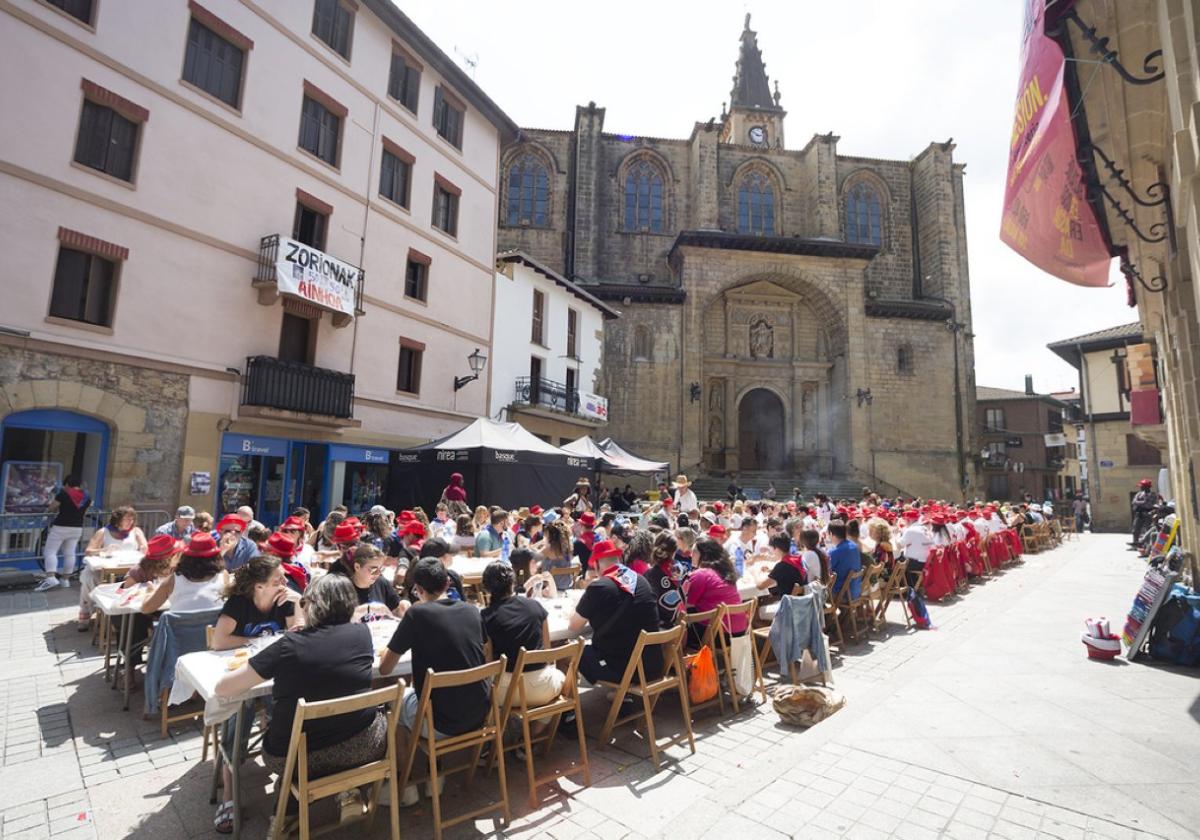 La comida será en la Herriko plaza.