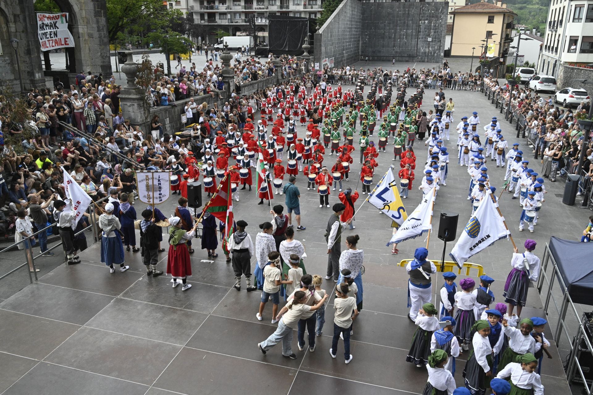 Datorren urtera arte, agur San Joan!