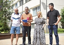 Los alcaldes de Alkiza, Tolosa, Asteasu e Ibarra, durante su comparecencia frente al ambulatorio de Tolosa