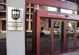 Exterior de la sede de la Hacienda foral.