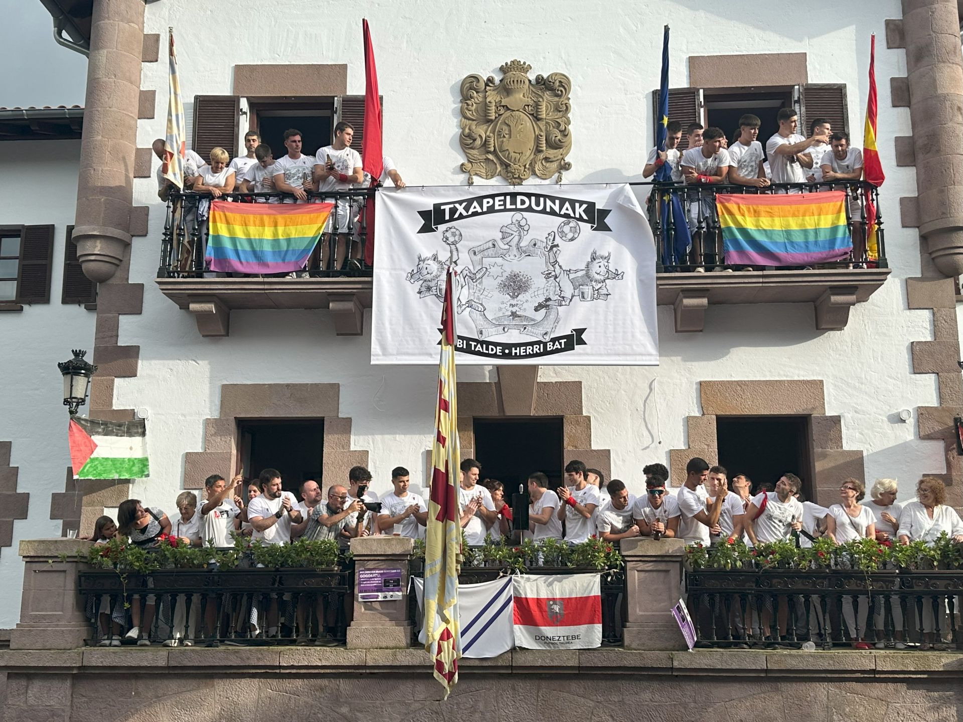 Erreka y Doneztebe Futbol Taldea lanzan el txupinazo en Doneztebe