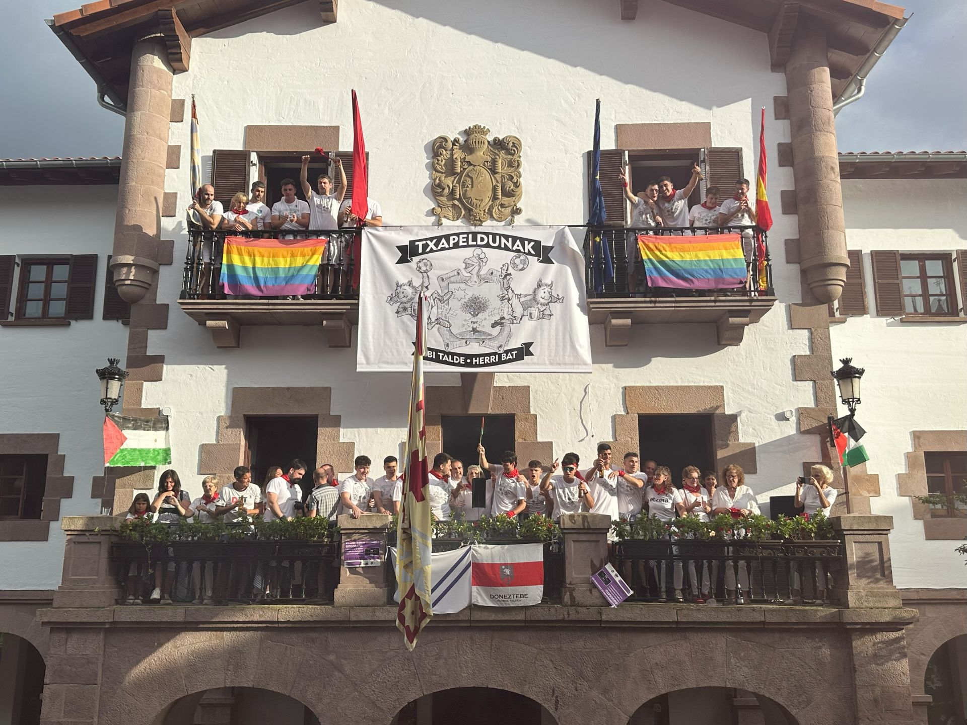 Erreka y Doneztebe Futbol Taldea lanzan el txupinazo en Doneztebe