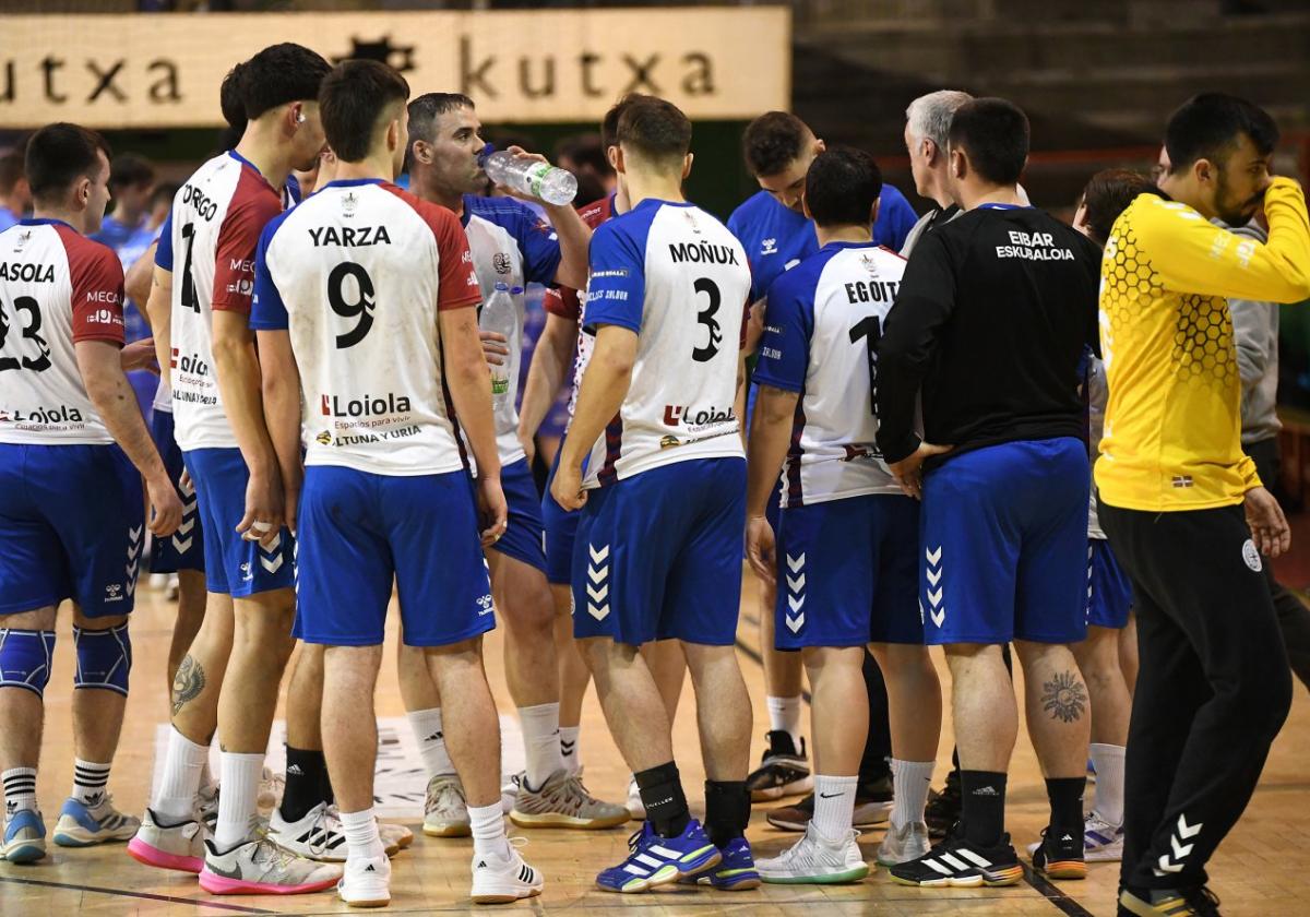 El Mek Eibar Eskubaloia se prepara para fomar una plantilla sólida que permita subir un escalón la temporada que viene.
