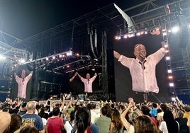 Springsteen se despide de Anoeta, empapado, pasadas las doce y media de la noche del martes.