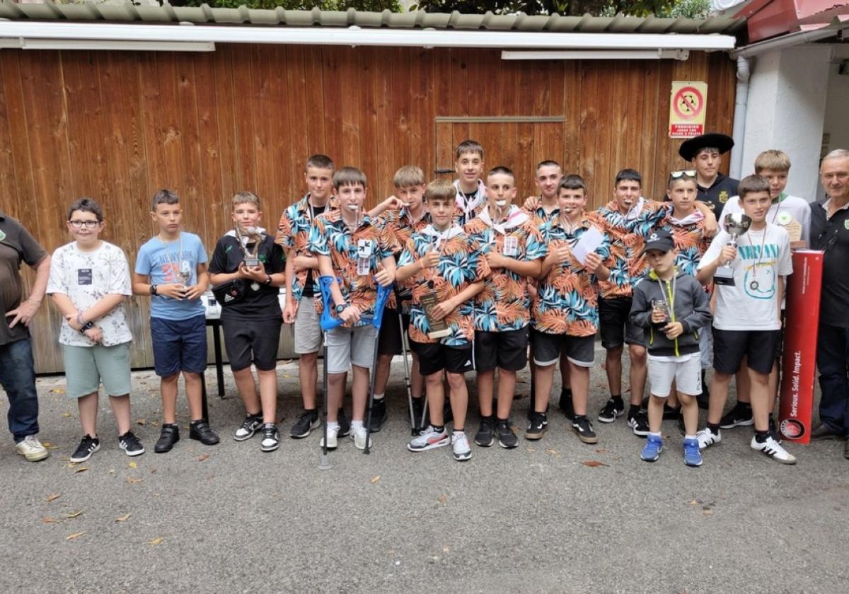 Participantes en el campeonato de tiro en Txantxangorri.