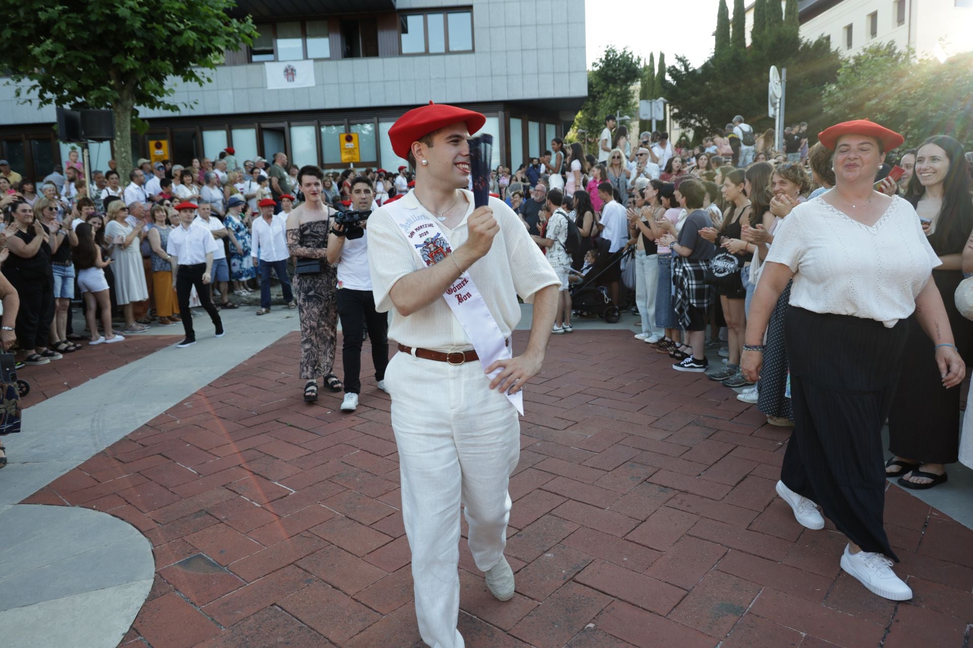 Presentación de las cantineras del Alarde público en Irun