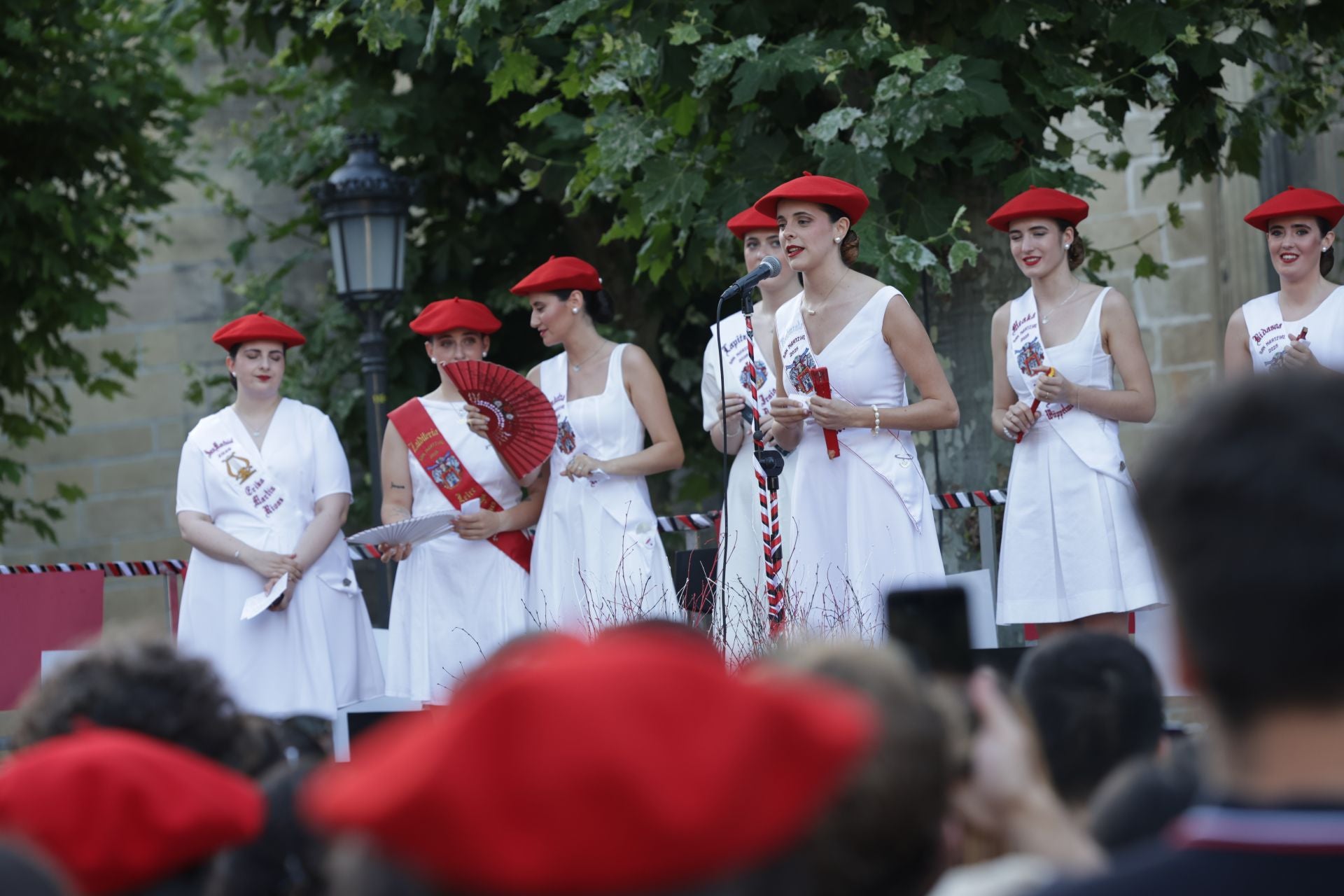 Presentación de las cantineras del Alarde público en Irun