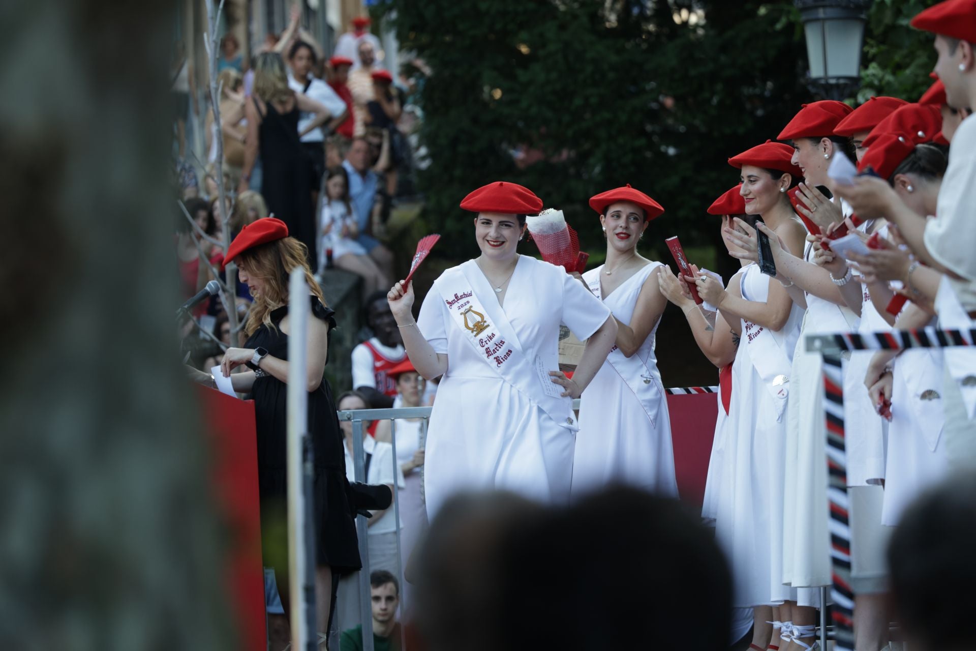 Presentación de las cantineras del Alarde público en Irun