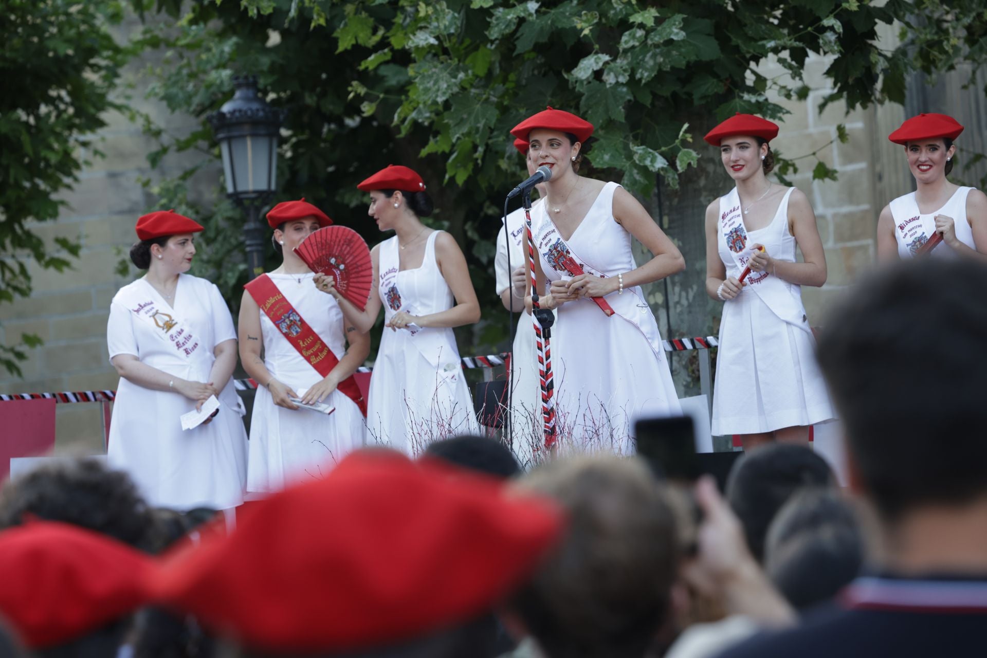 Presentación de las cantineras del Alarde público en Irun