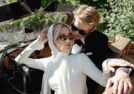 Martin Odegaard, capitán del Arsenal, junto a su esposa Spilling.