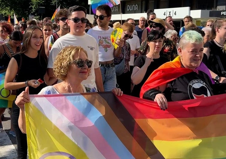 La manifestación del Orgullo ha recorrido las calles de Donostia este sábado.