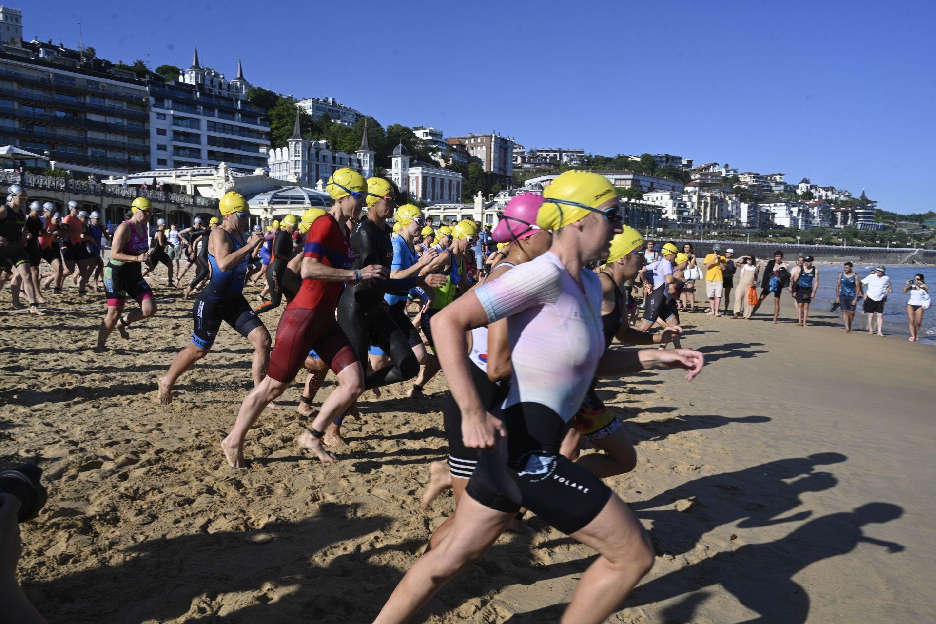 Las imágenes de la XVIII edición del Triatlón Memorial Onditz bajo el sol en Donostia