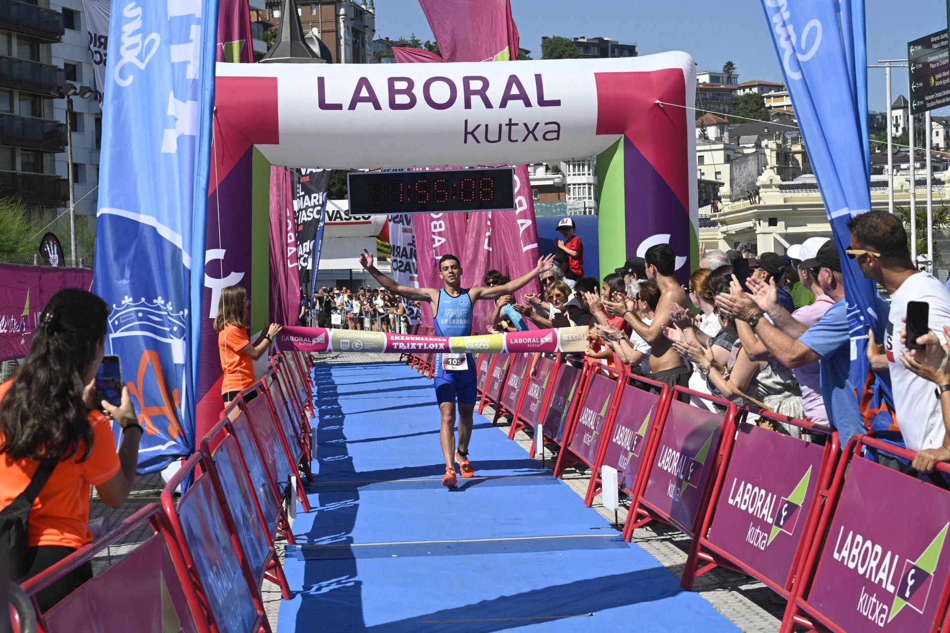 Las imágenes de la XVIII edición del Triatlón Memorial Onditz bajo el sol en Donostia