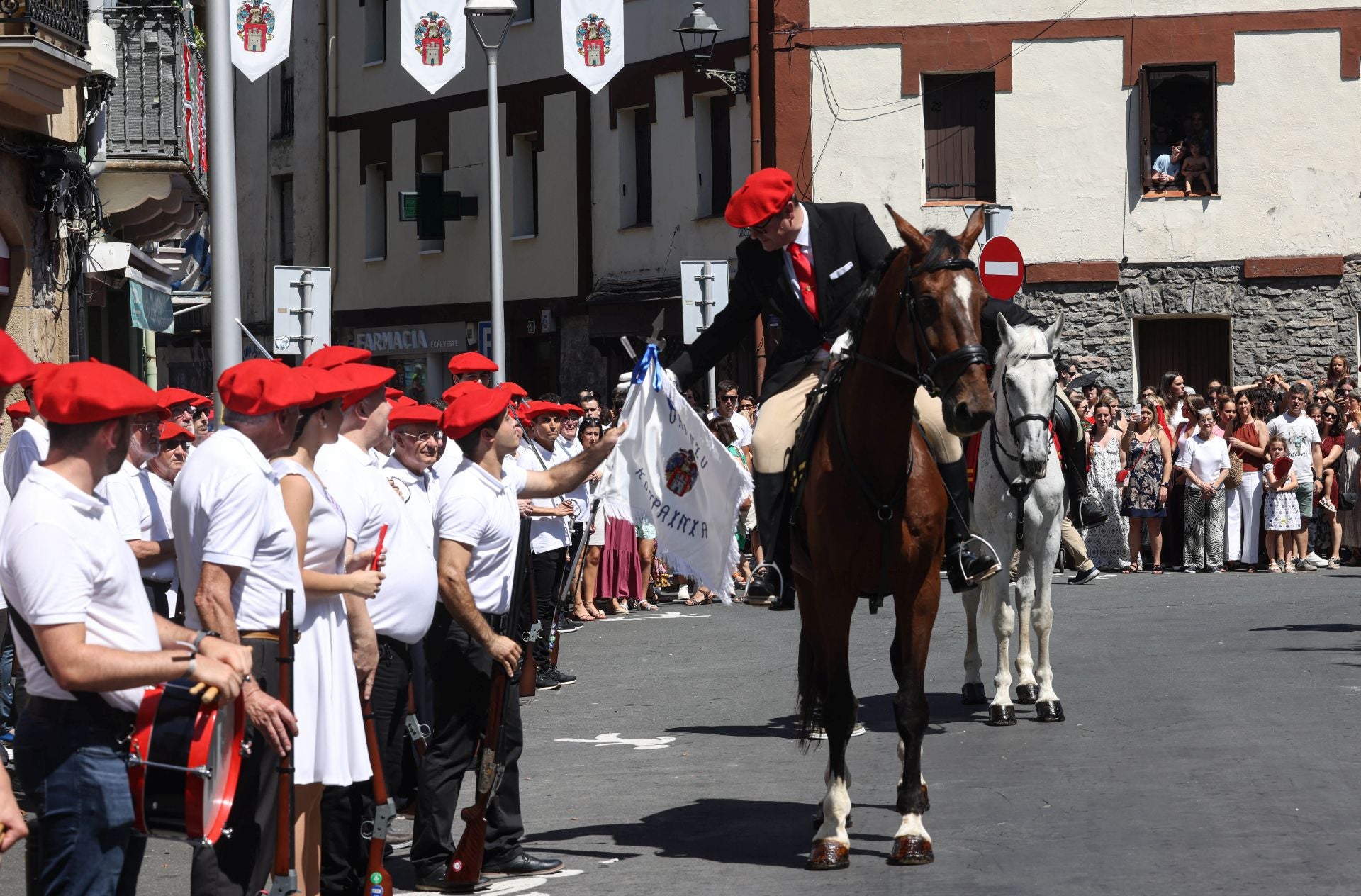 Irun vive una intensa víspera del gran día del año