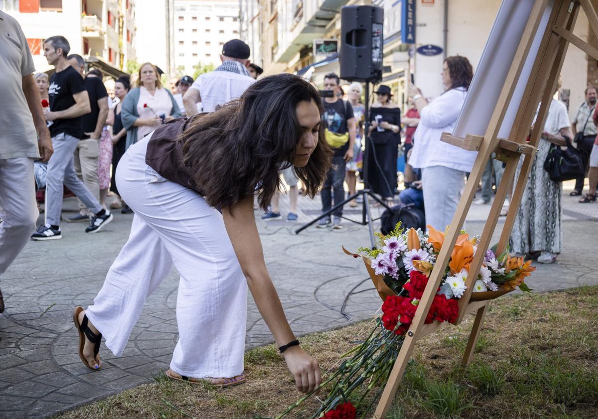 Imagen principal - Homenaje a Rosa Zarra: «Que el señor Atutxa no pierda la oportunidad de pedirnos las disculpas que nos debe»