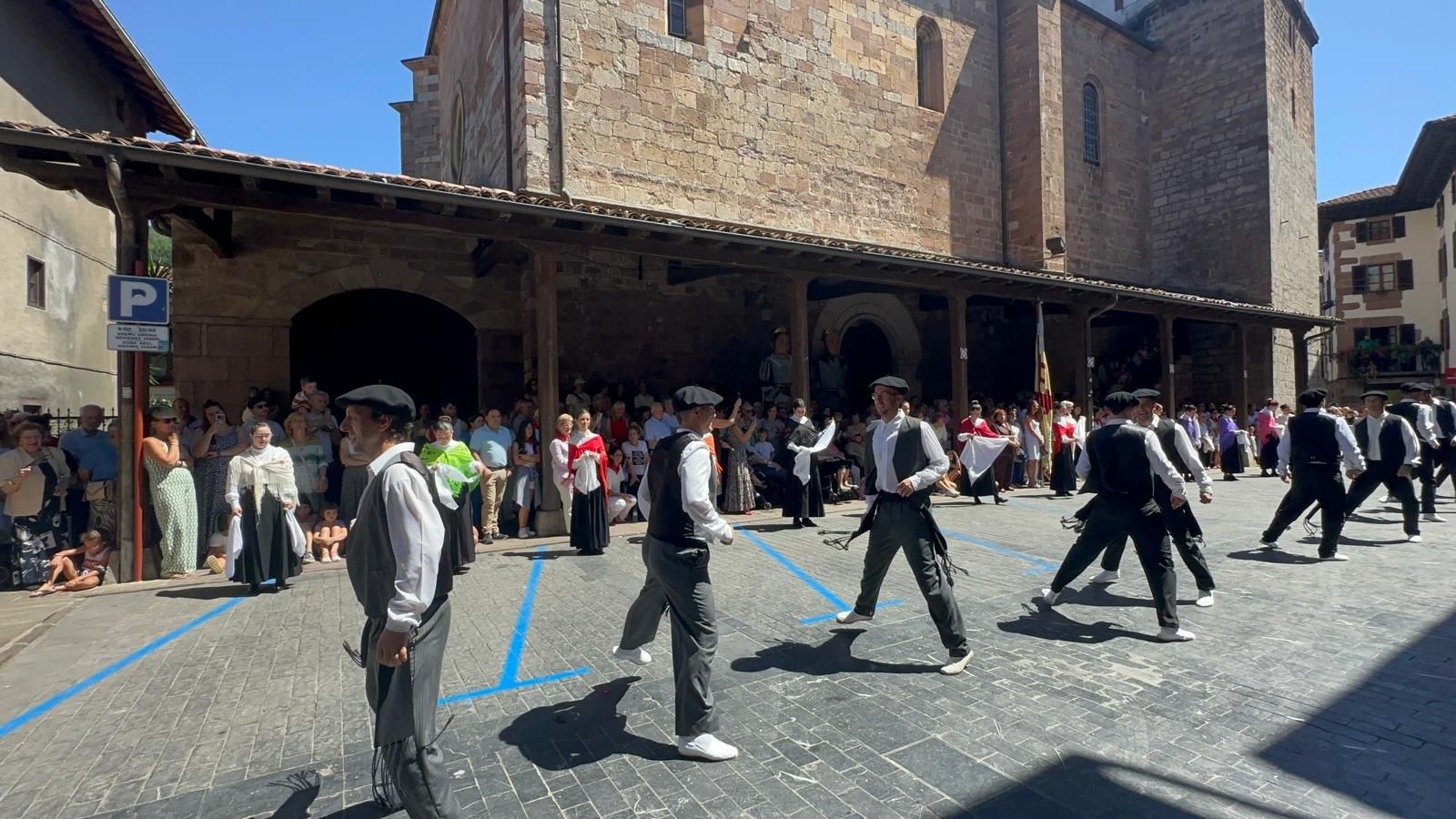 Doneztebe baila al sol