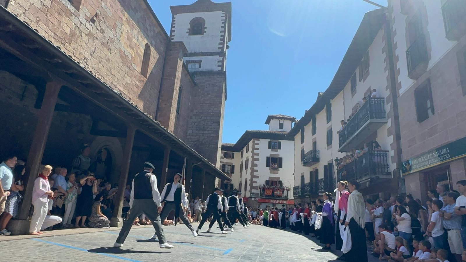 Doneztebe baila al sol