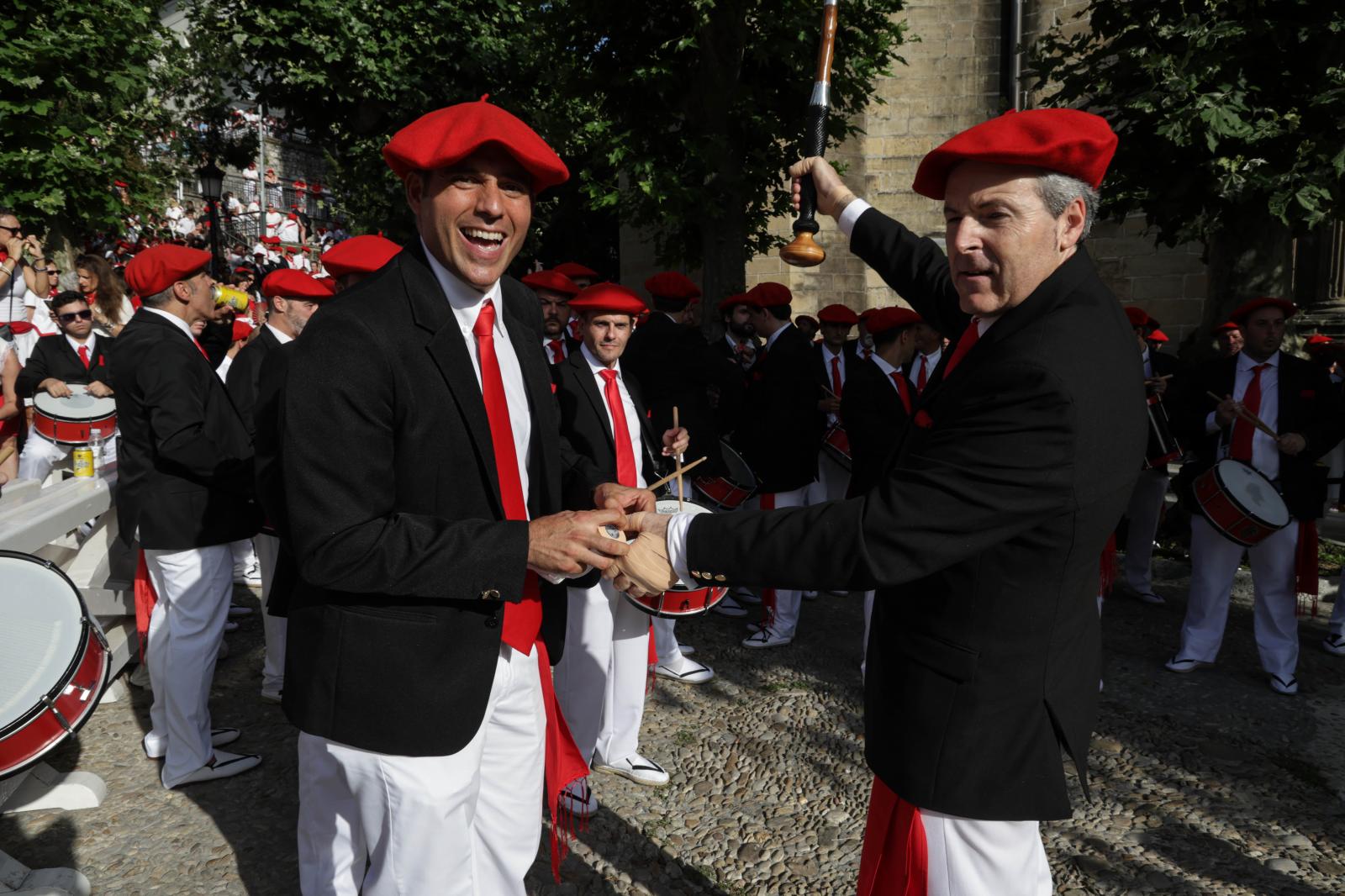 Emoción, sol y calor en el Alarde tradicional