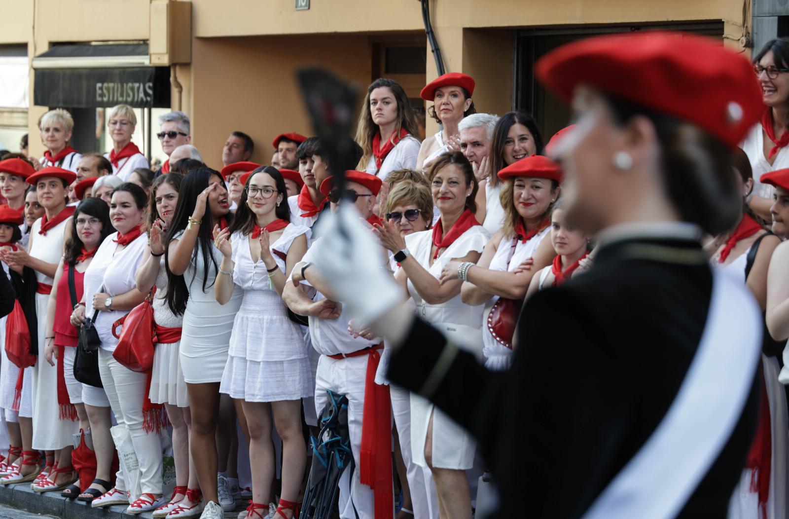 Emoción, sol y calor en el Alarde tradicional