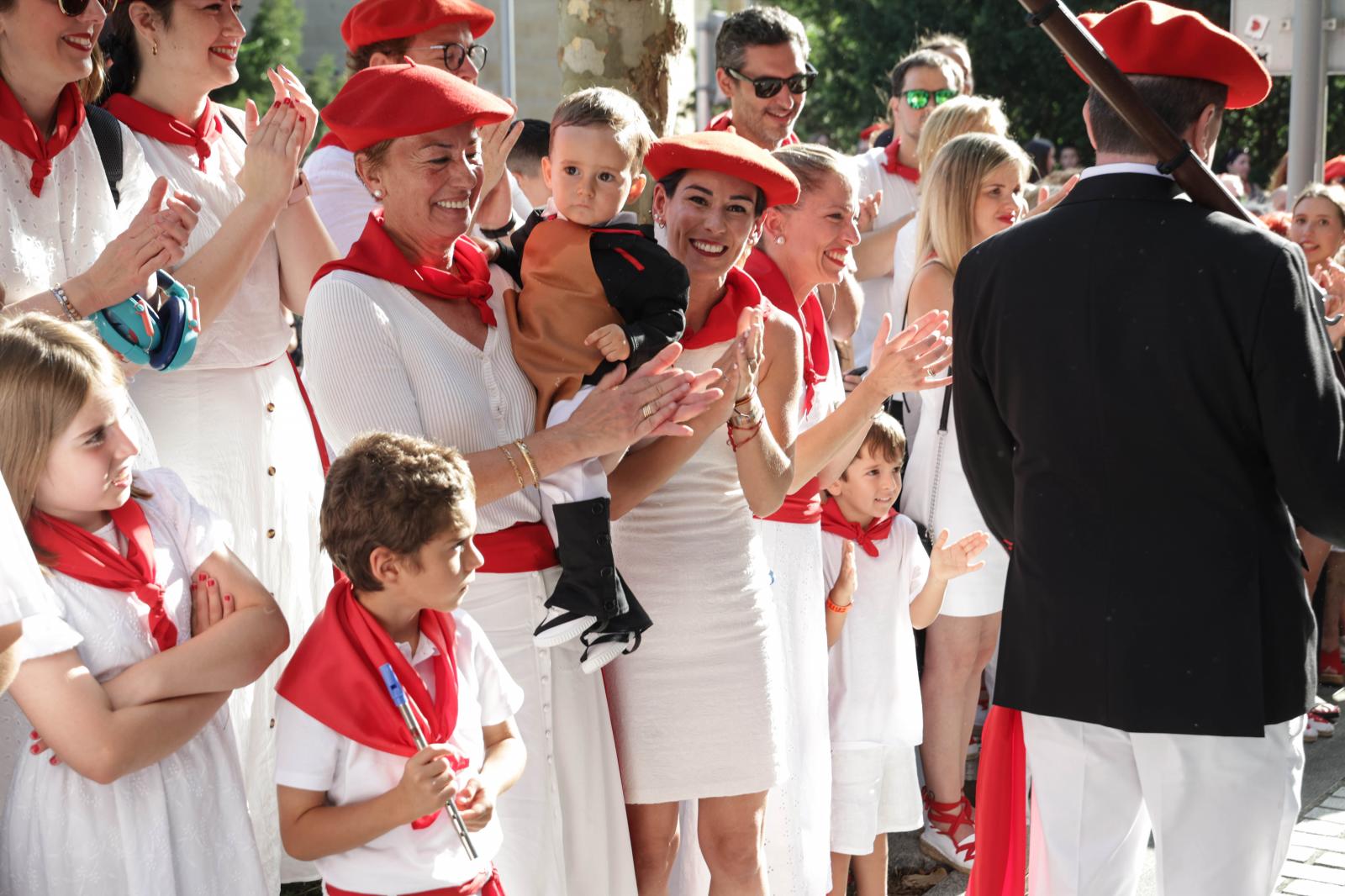 Emoción, sol y calor en el Alarde tradicional