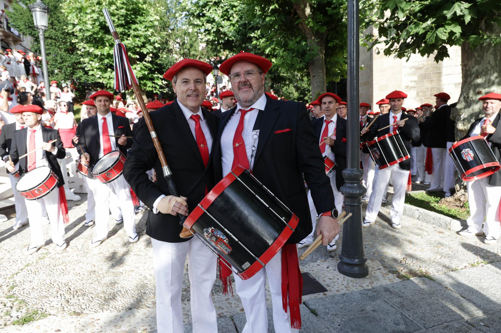Emoción, sol y calor en el Alarde tradicional