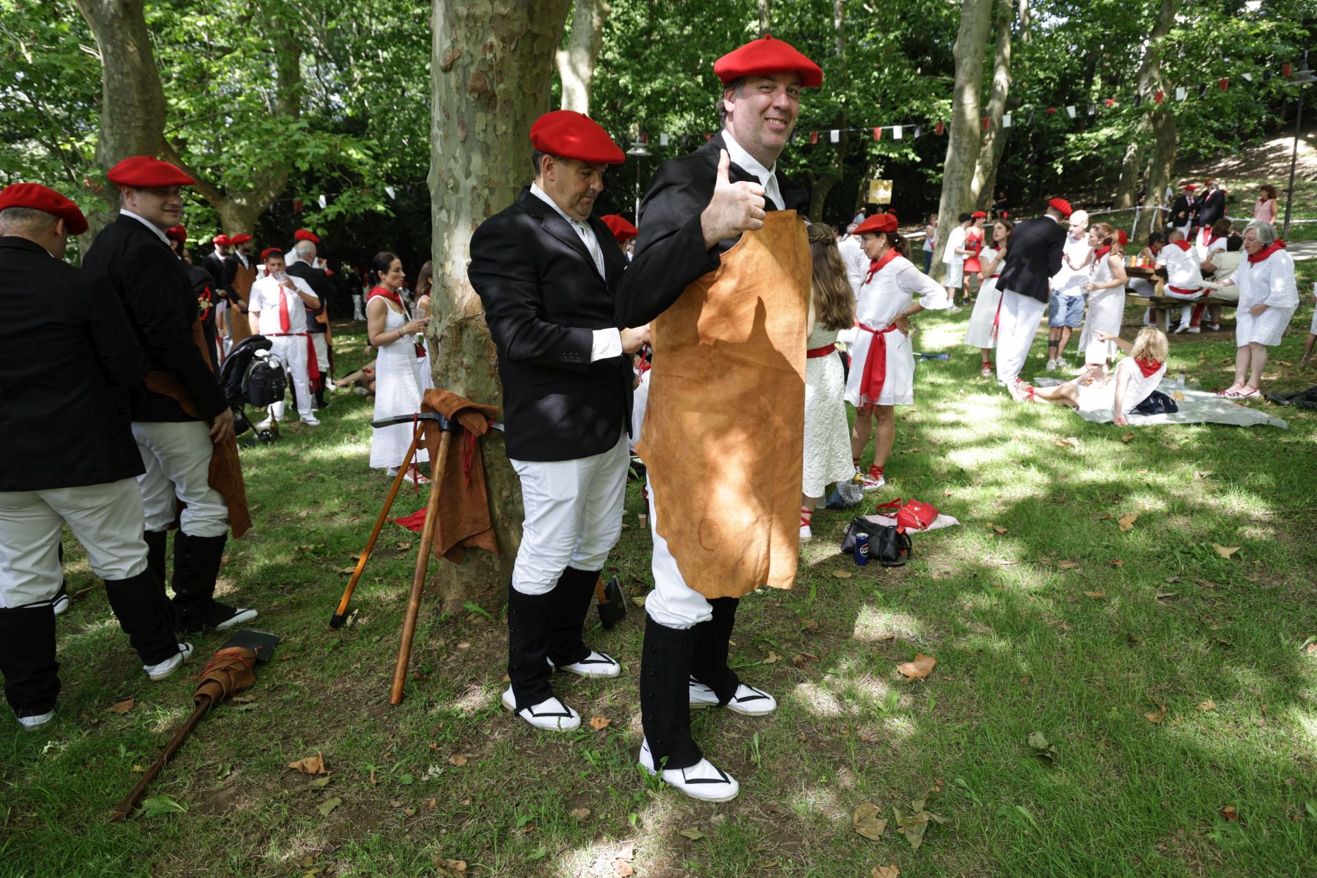 Danzas, cuadrillas y sidra en las campas de San Marcial