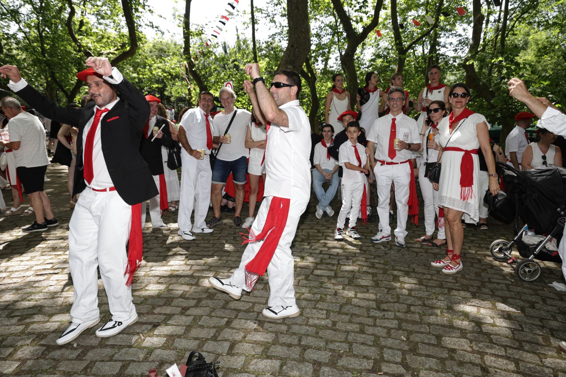 Danzas, cuadrillas y sidra en las campas de San Marcial