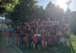 Los integrantes de la comisión junto a Maite Gartzia, concejal de cultura