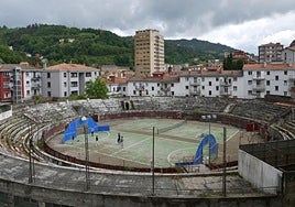 La plaza de toros se viene utilizando para uso deportivos, tras la colocación de unas pistas.