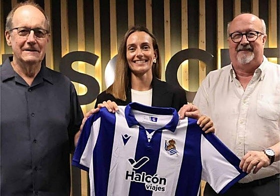 Moraza, flanqueada por los consejeros Ibarburu y Uranga