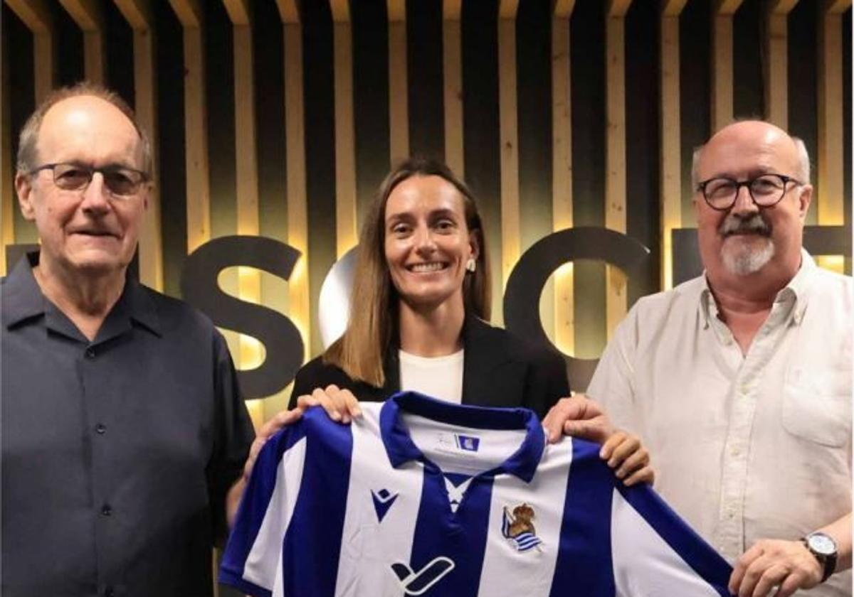 Moraza, flanqueada por los consejeros Ibarburu y Uranga