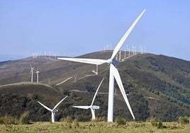 El parque eólico de Elgea-Urkilla, mitad alavés y mitad guipuzcoano.