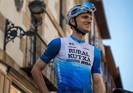 Gorka Sorarrain, con el nuevo maillot.