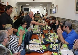 Tras el concurso, los participantes fueron a la sociedad Zurriola para la entrega de premios y la merendola.